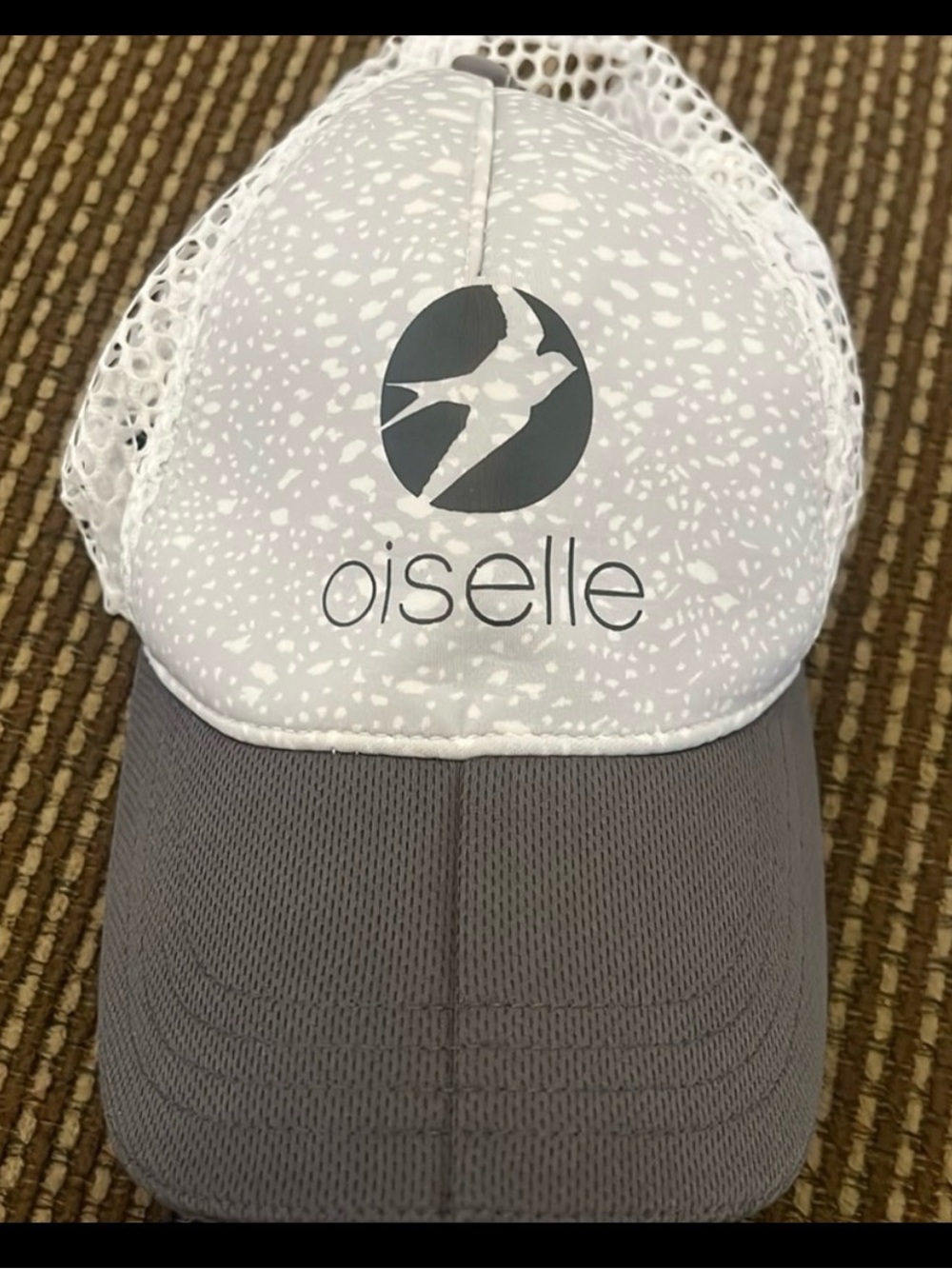 Oiselle runner trucker *flaw